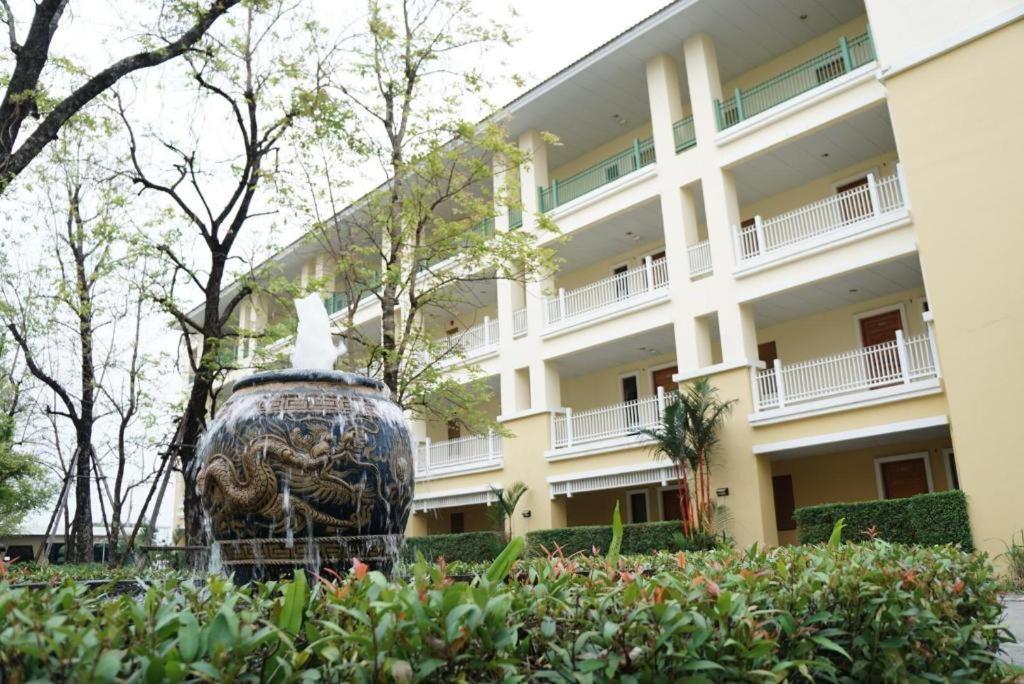 The One Residence Hotel Bangkok Dış mekan fotoğraf