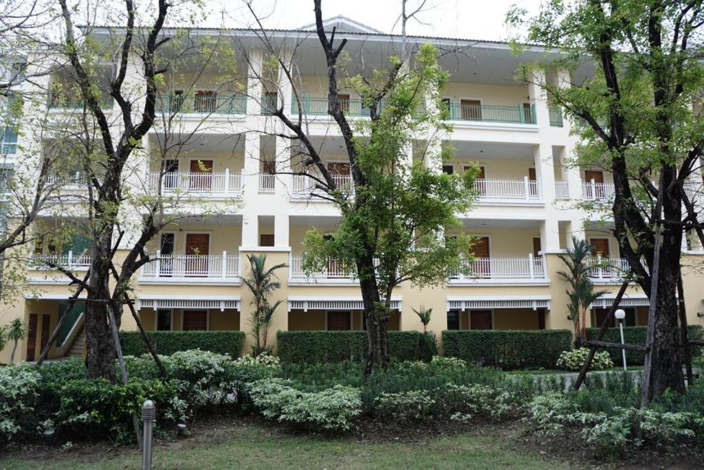 The One Residence Hotel Bangkok Dış mekan fotoğraf